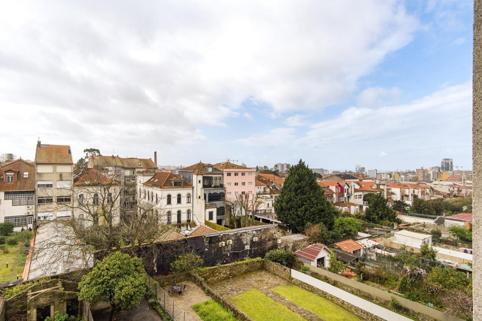 Guestready - Urban Oasis With Private Balcony Apartment Porto Luaran gambar